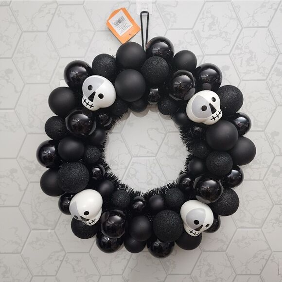 Target Halloween Wreath Shatterproof Bulbs & Skulls Hyde & Eek Black  17 Inches - Picture 1 of 6